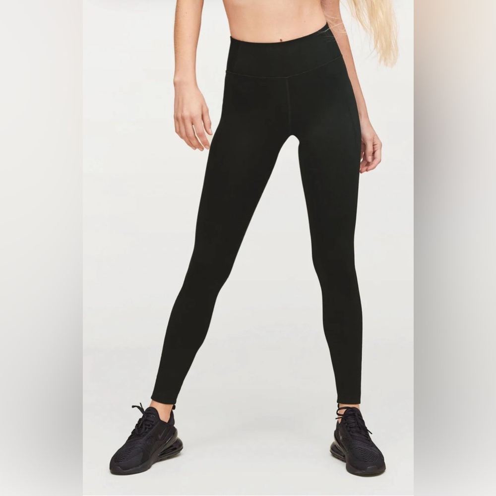 Girlfriend Collective Black Compressive
Mid-Rise
Legging